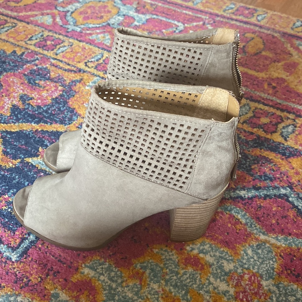Report Heels - Picture 2 of 5
